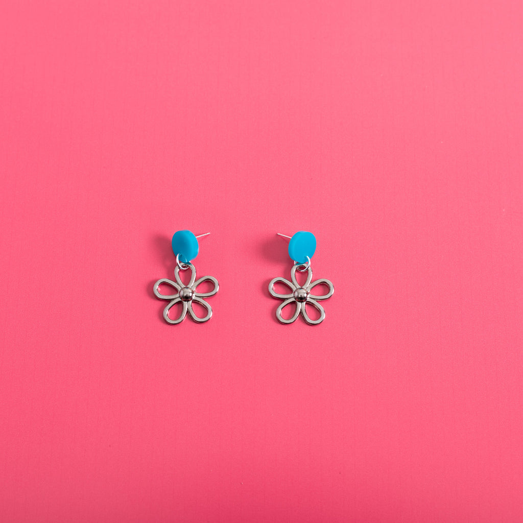 The Metal Daisy Stud Earrings