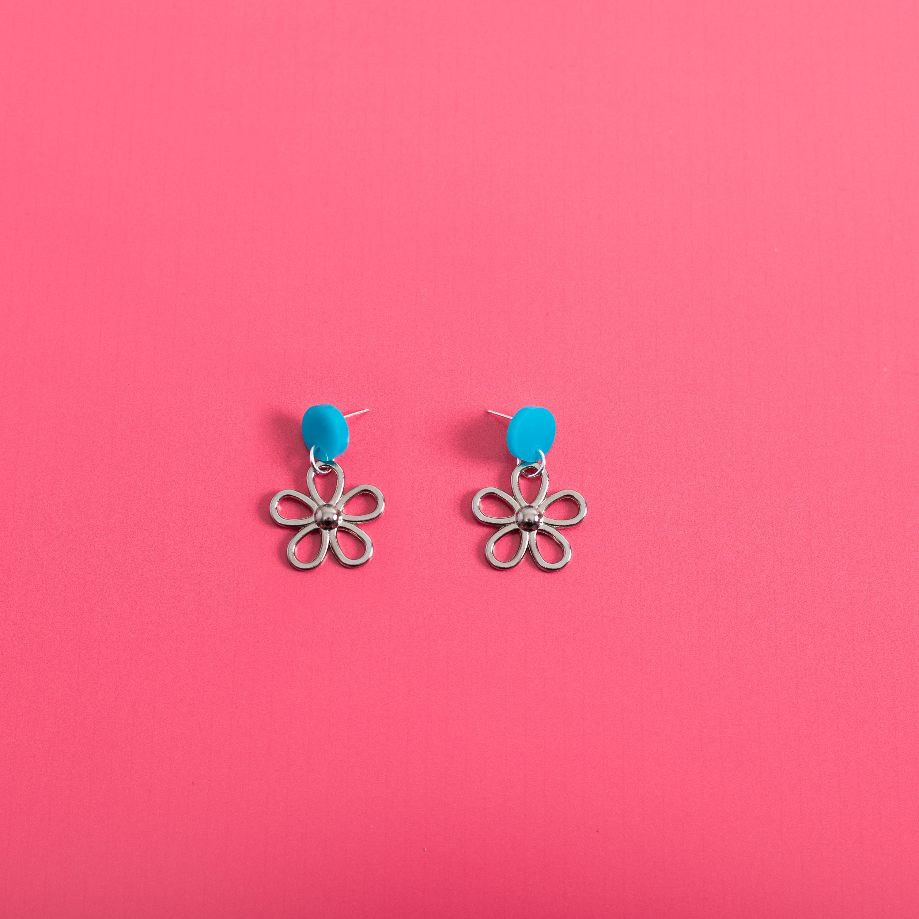 The Metal Daisy Stud Earrings