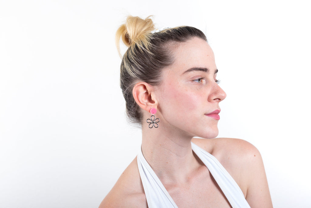 The Metal Daisy Stud Earrings