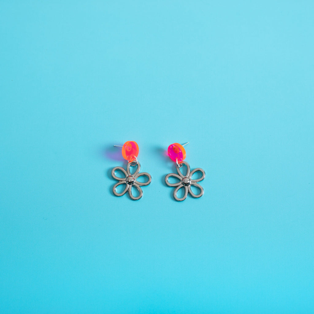 The Metal Daisy Stud Earrings