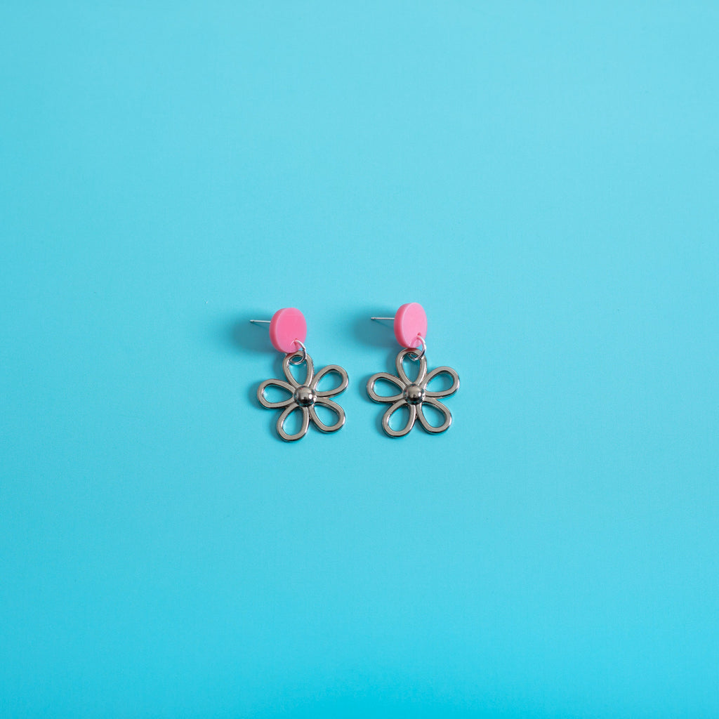 The Metal Daisy Stud Earrings