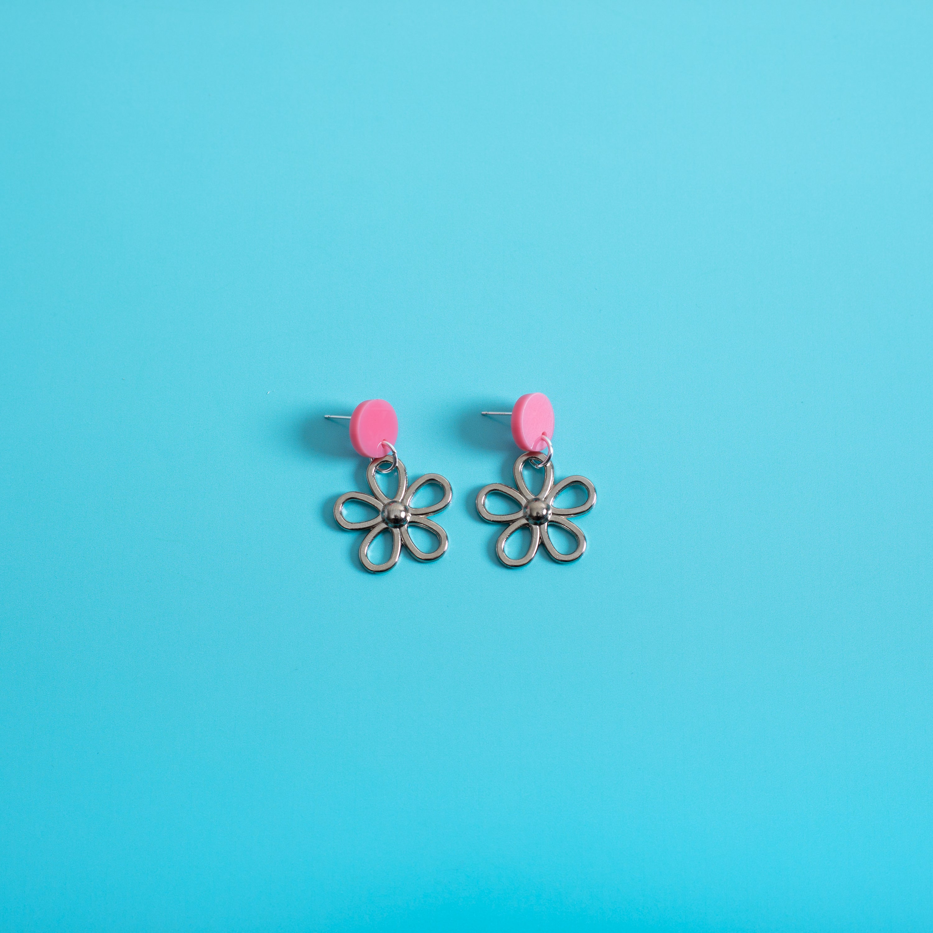 The Metal Daisy Stud Earrings