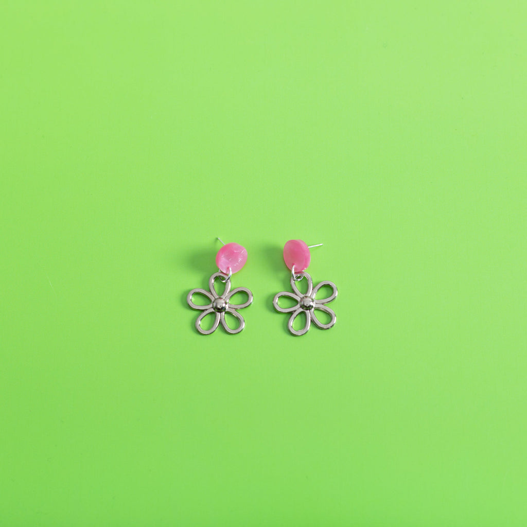 The Metal Daisy Stud Earrings