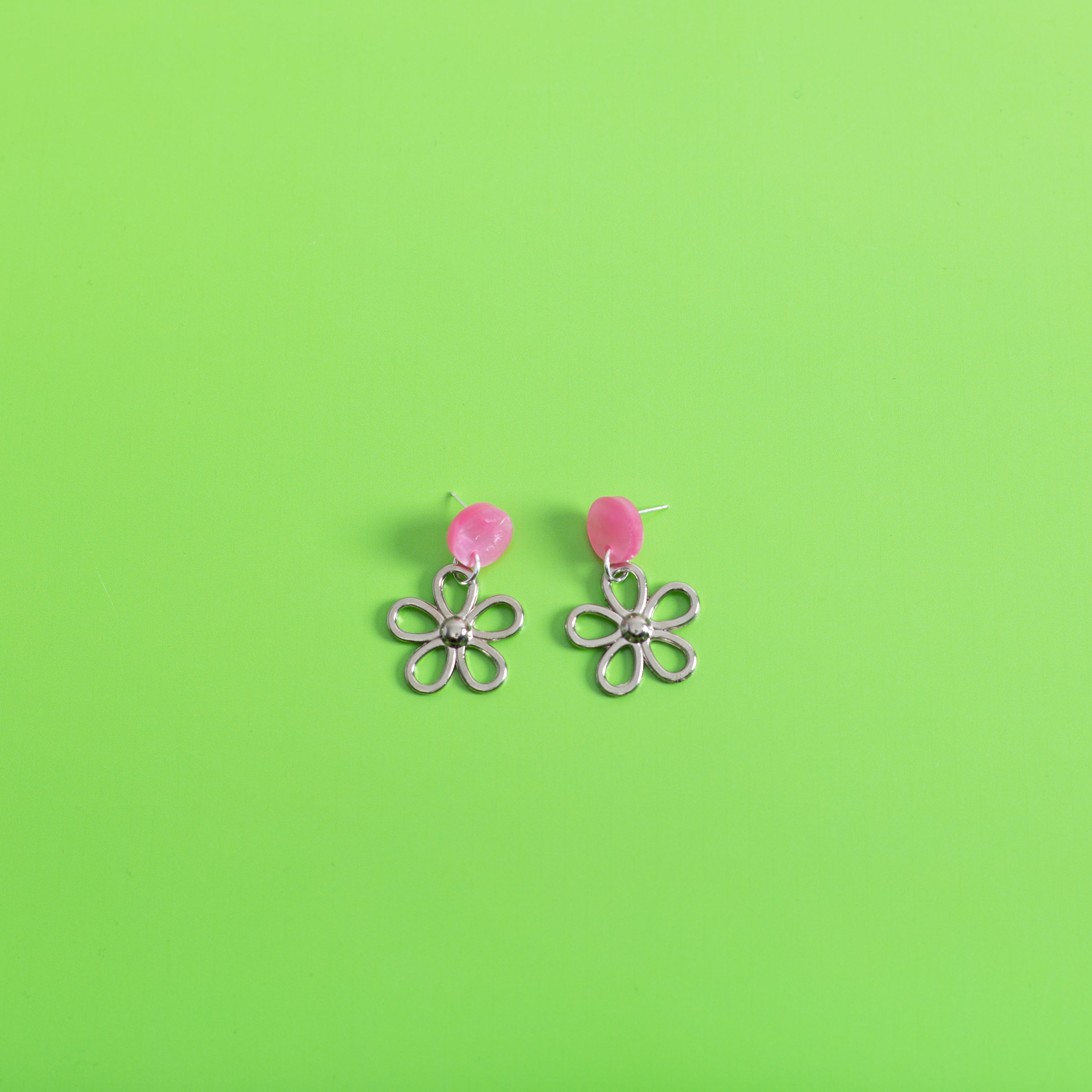 The Metal Daisy Stud Earrings