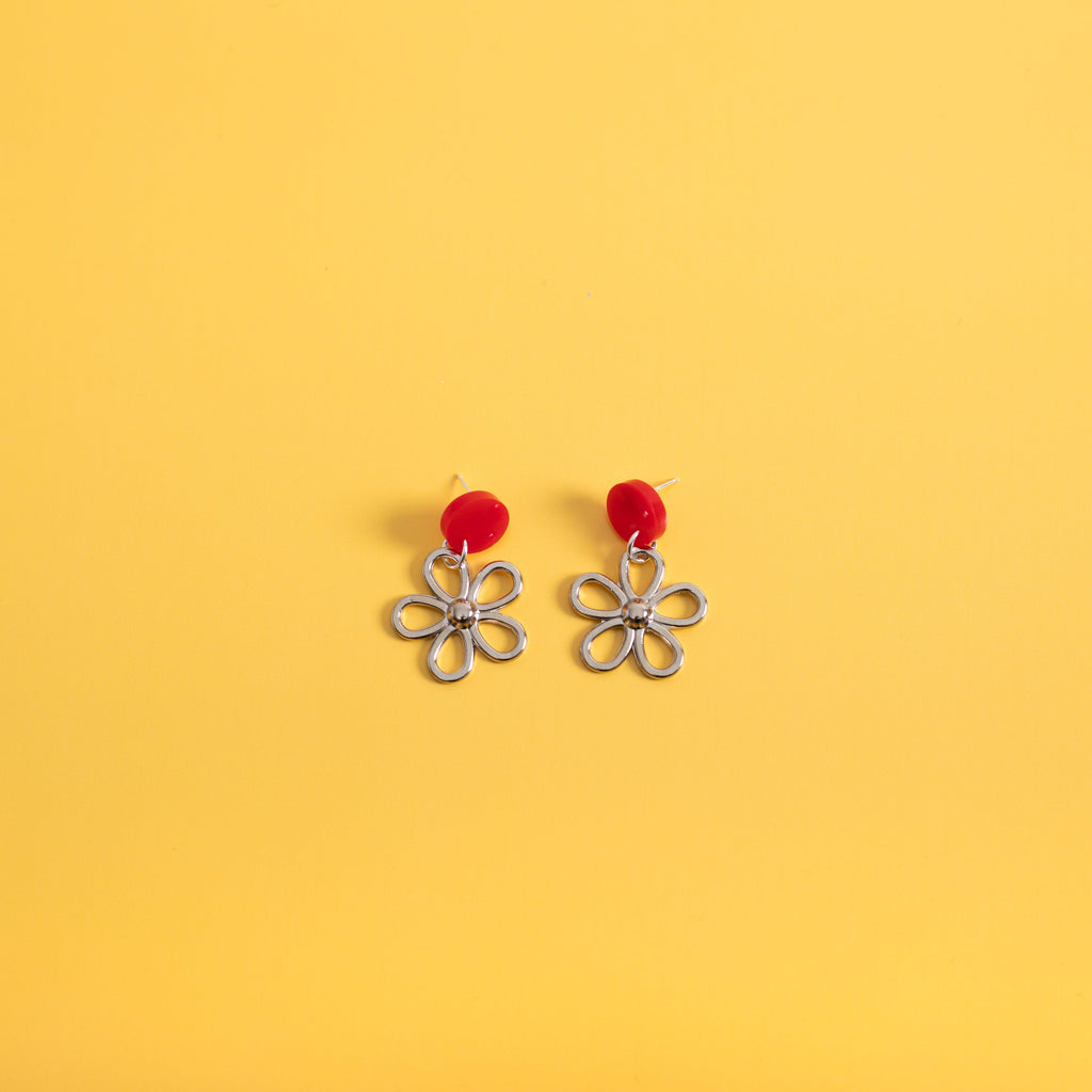 The Metal Daisy Stud Earrings