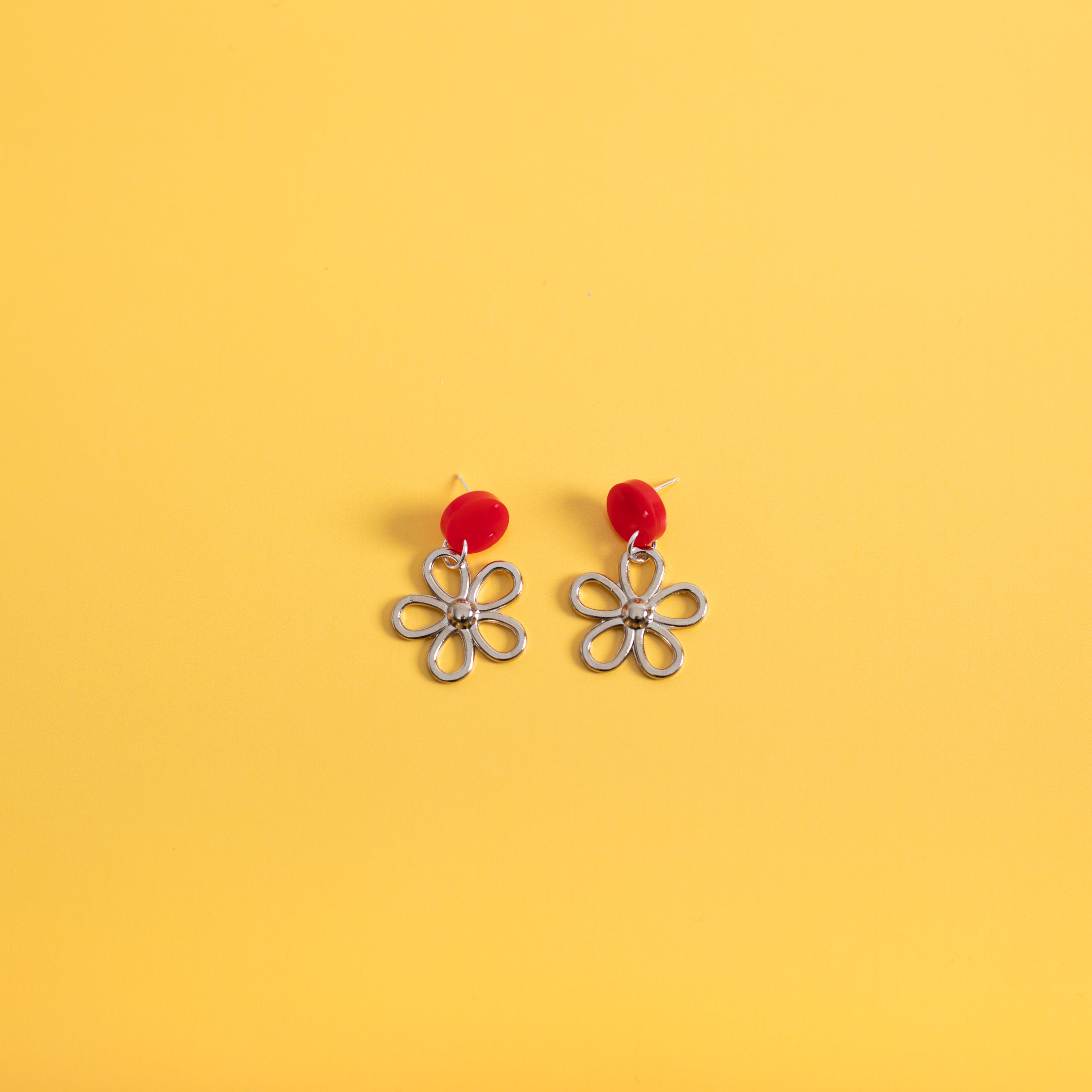 The Metal Daisy Stud Earrings