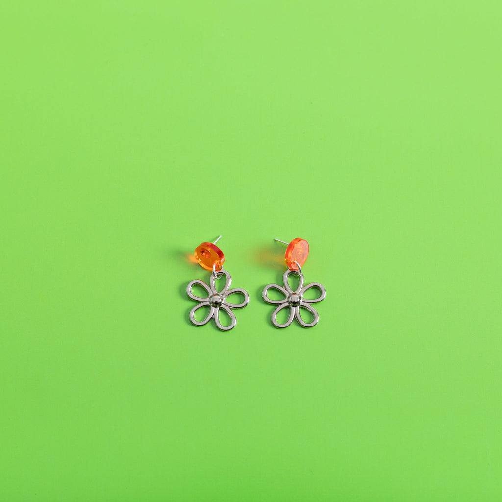 The Metal Daisy Stud Earrings