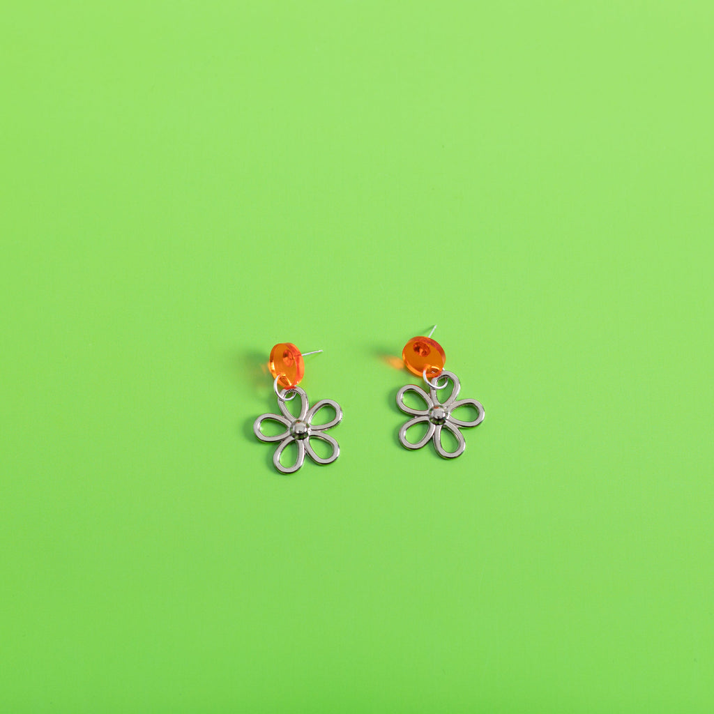 The Metal Daisy Stud Earrings