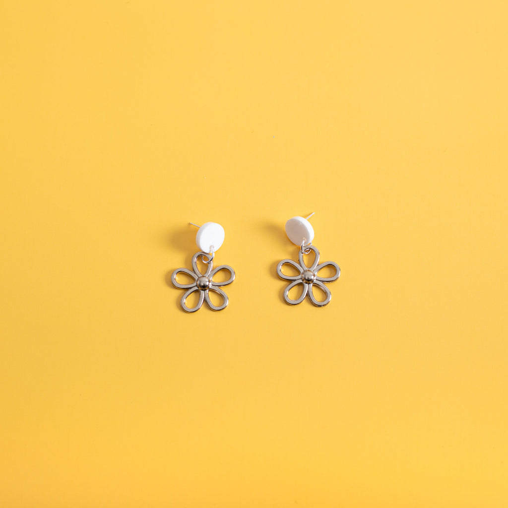 The Metal Daisy Stud Earrings