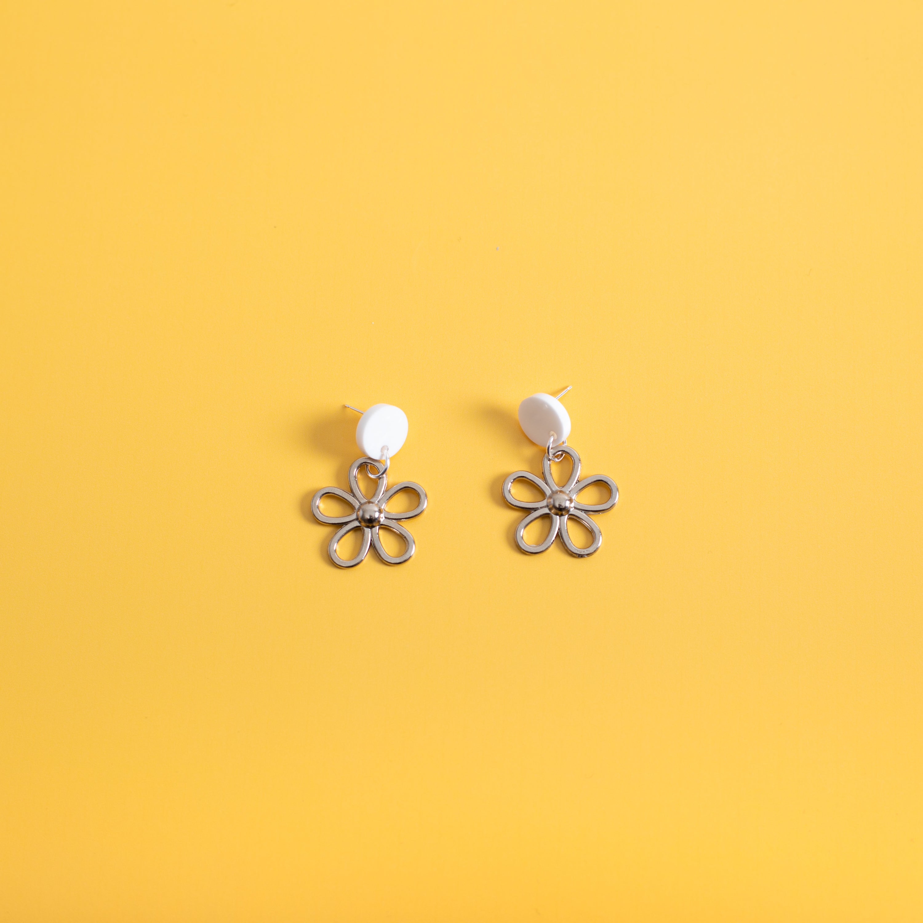 The Metal Daisy Stud Earrings