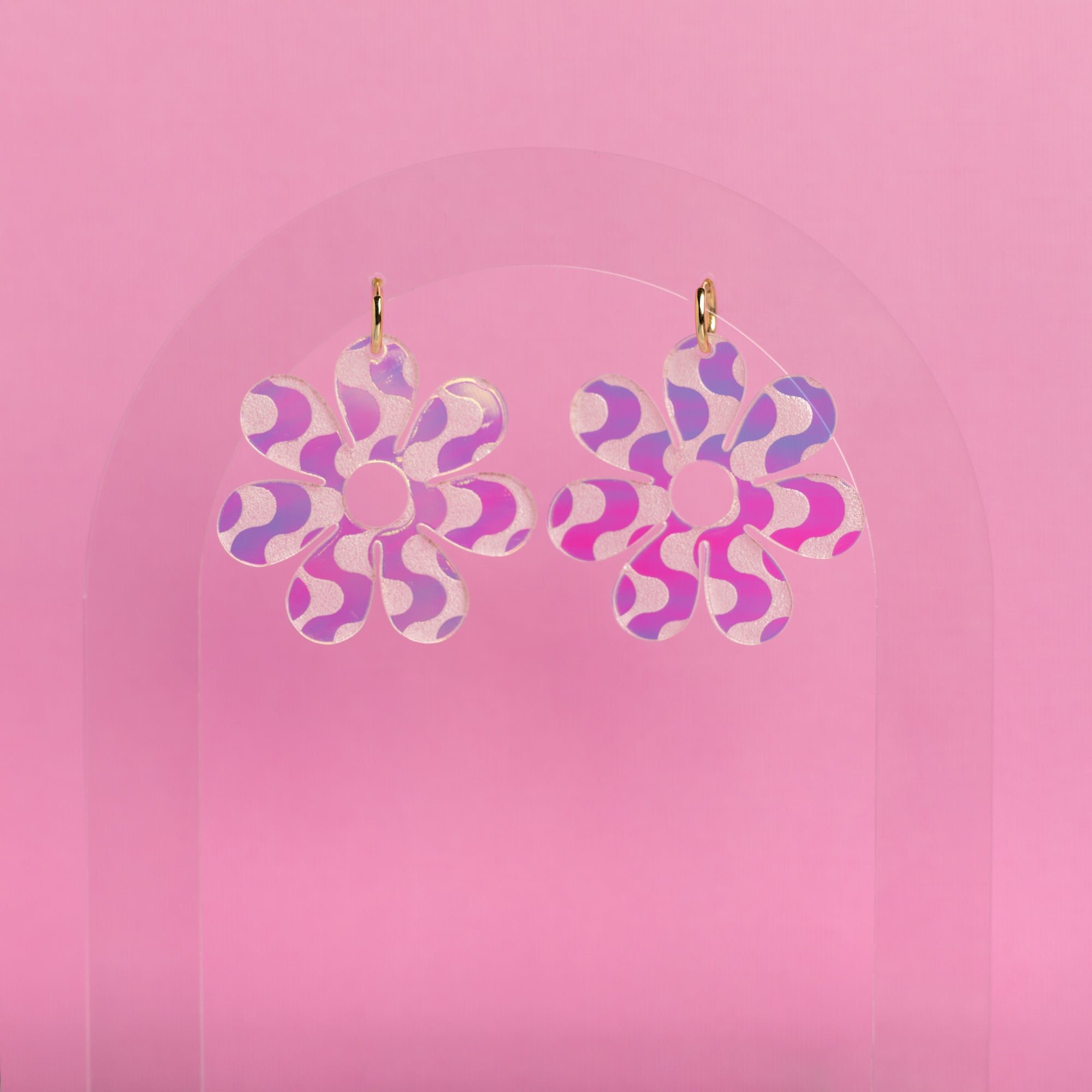 The Wavy Dazey Hoop Earrings