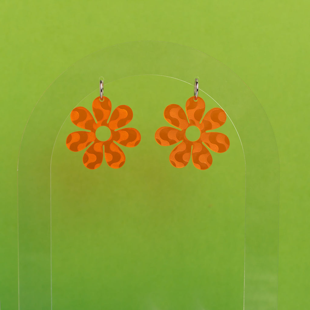 The Wavy Dazey Hoop Earrings