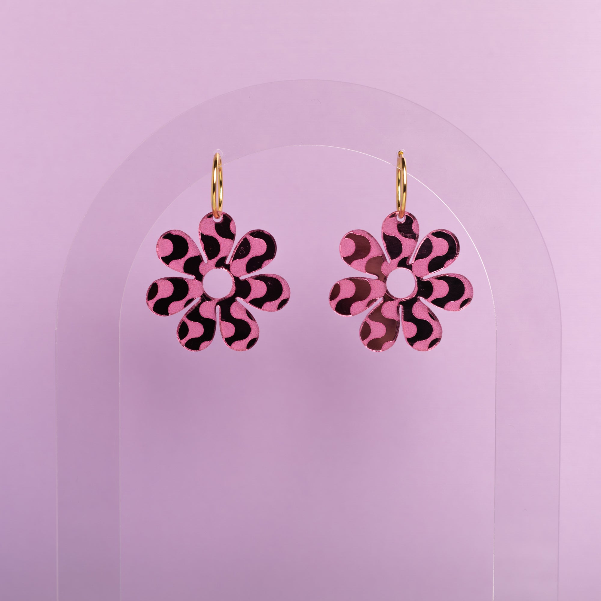 The Wavy Dazey Hoop Earrings