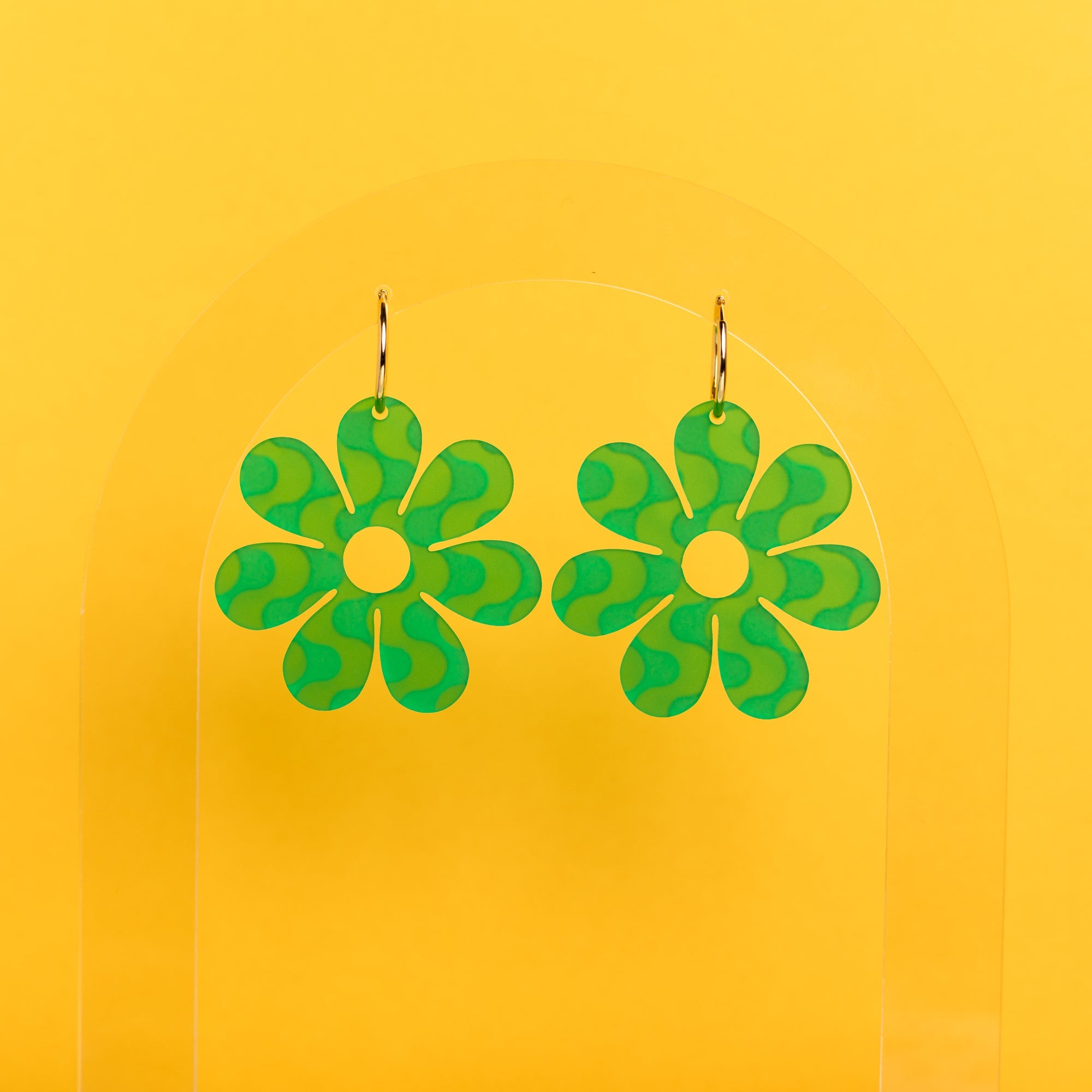 The Wavy Dazey Hoop Earrings
