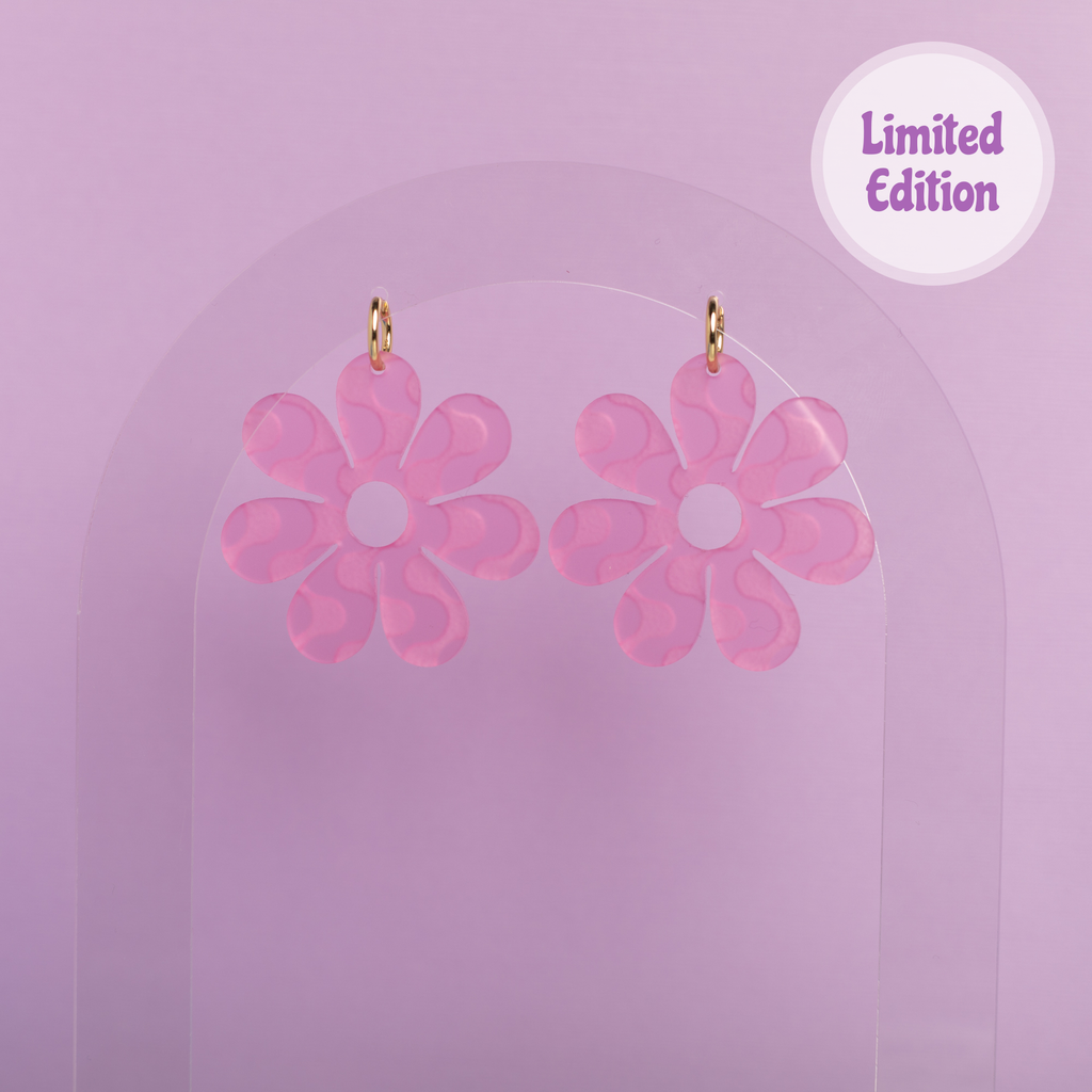 The Wavy Dazey Hoop Earrings