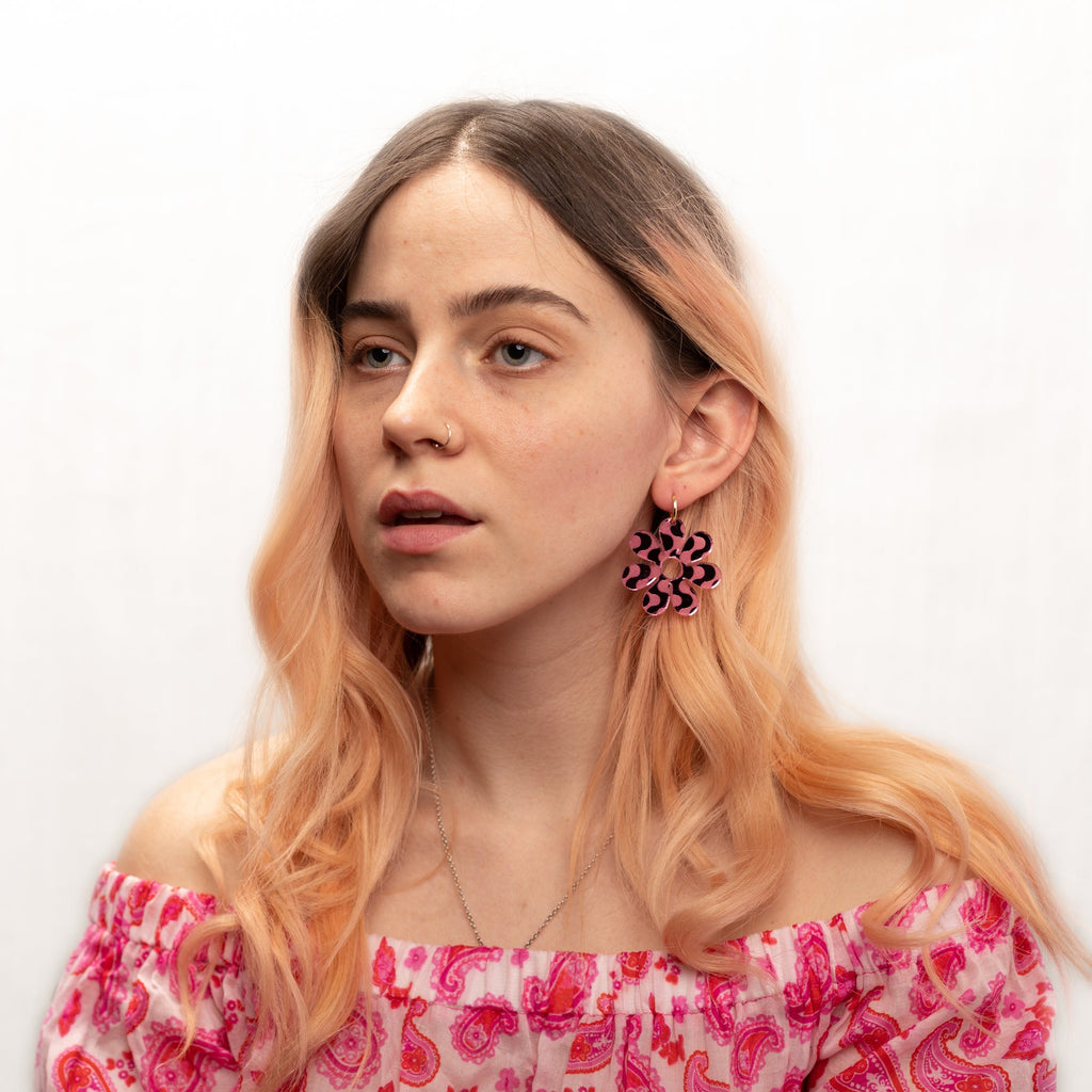 The Wavy Dazey Hoop Earrings