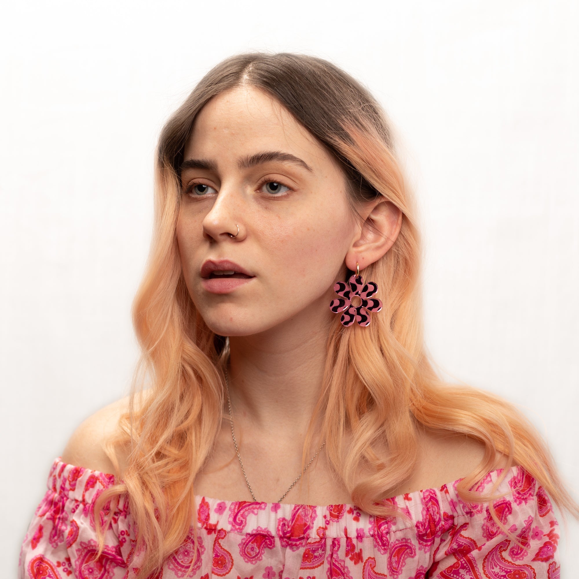 The Wavy Dazey Hoop Earrings