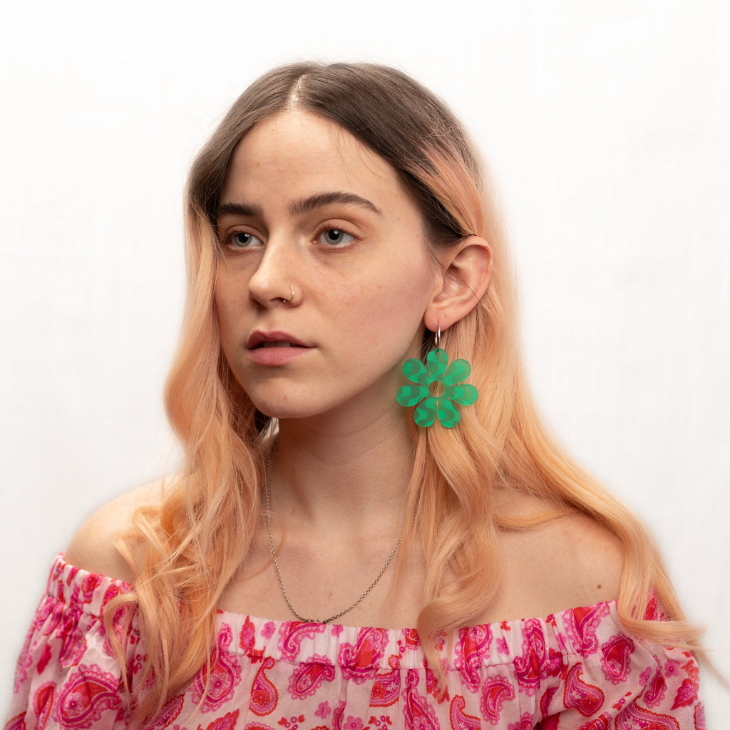 The Wavy Dazey Hoop Earrings