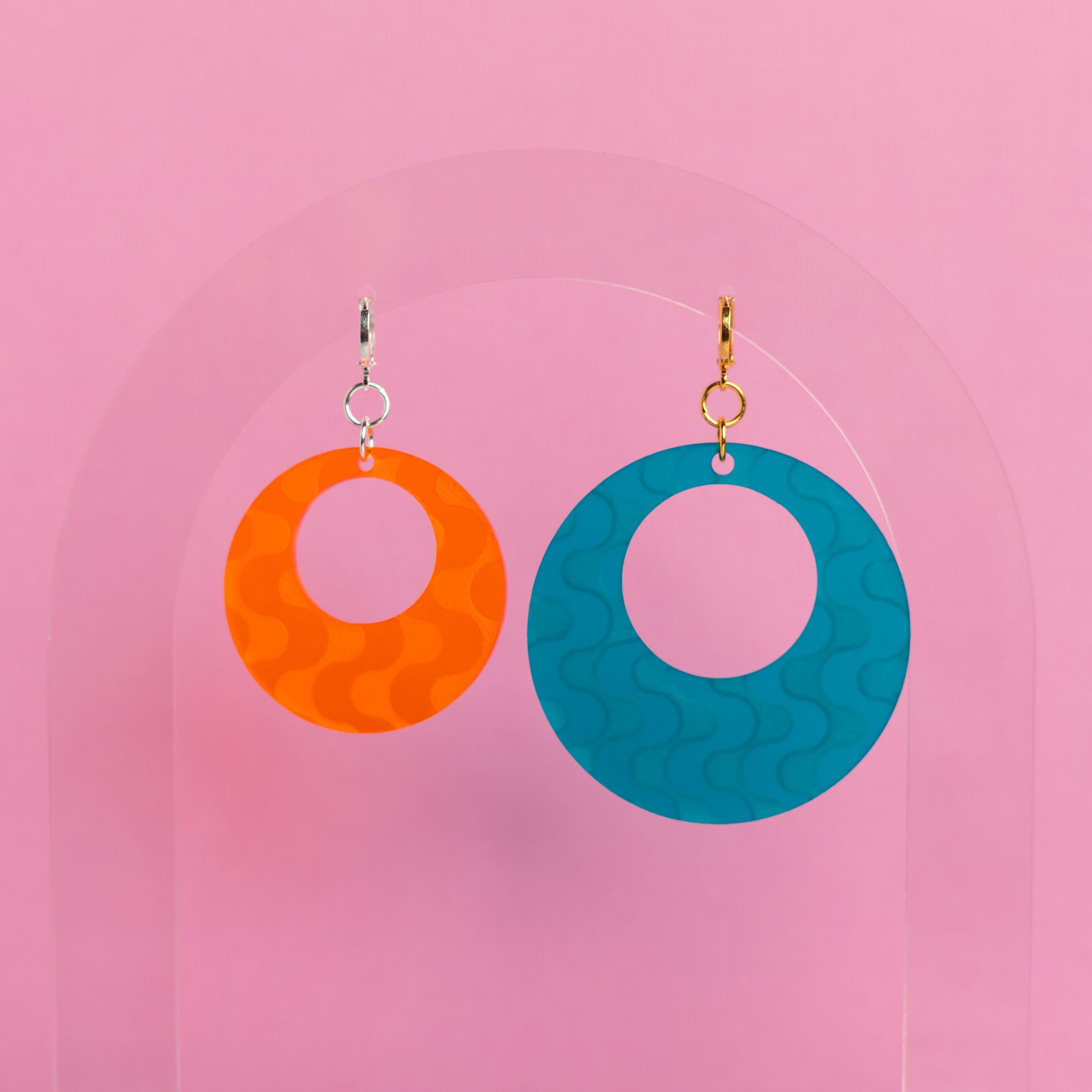 The Wavy Oh! Mod Dangle Earrings