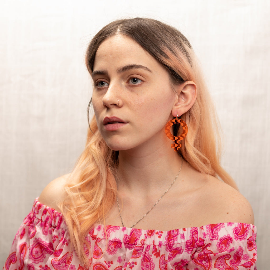The Wavy Venus Hoop Earrings